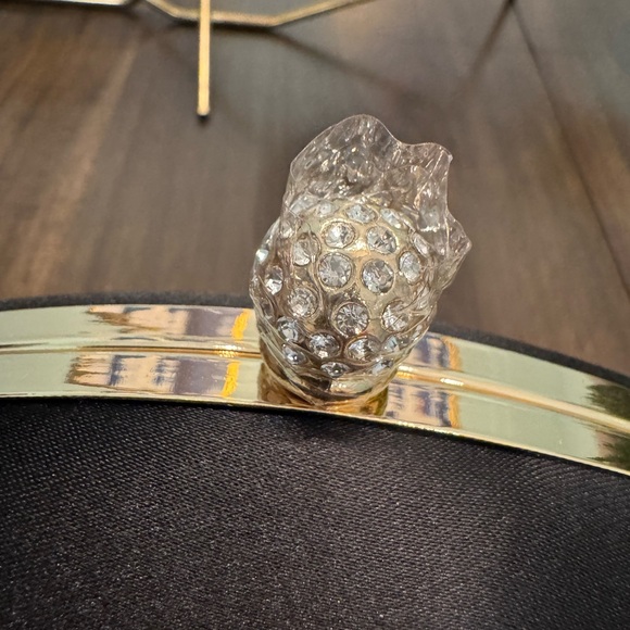 Elegant Black Floral Clutch - Picture 4 of 6